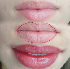 Image result for maquillaje permanente en los labios