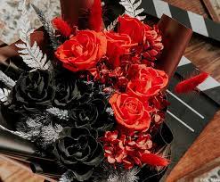 contrasting color bouquet black rose