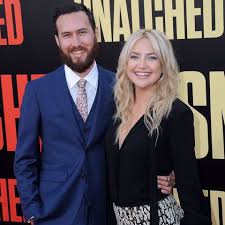 Kate hudson and her fiance, muse frontman matthew bellamy, have called it quits, people confirms. Kate Hudson Gives Birth To Baby Girl With Boyfriend Danny Fujikawa Kate Hudson Welcomes Third Child