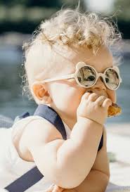 La marque ki et la propose des lunettes de soleil pour enfants dès la naissance et jusqu'à 4 ans en fonction du modèle. Lunettes De Soleil Pour Bebes Comment Choisir Les Bonnes Bouilles