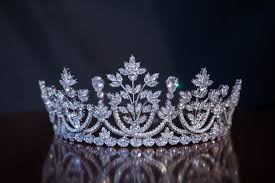 photograph of a crown free stock photo