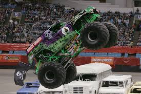 grave digger monster truck 4x4 race