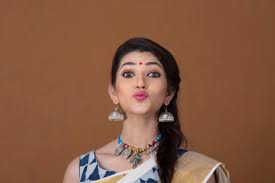 traditional indian makeup trends making