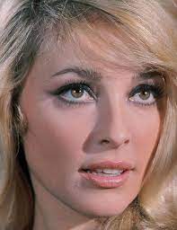 20 best makeup looks of the 60s