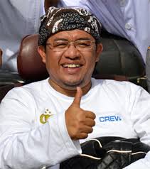 Marga Siregar akan disematkan di belakang nama tersebut sehingga menjadi Ahmad Heryawan Siregar. Nama itu diberikan Komunitas Sosial Masyarakat Sumatera ... - 6147704_201402220930550635