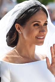 But what she's perhaps kept a little more under wraps is what her natural hair actually looks like. Meghan Markle Hairstyle 17 Best Haircut Style For Men Women And Kids Trending In 2021 Meghan Markle Hair Hairstyle Hair Evolution
