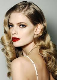 Take this long hair updo that has finger waved sides and which adds kiss curls to complete the look. 1920s Hairstyles For Long Hair Hair Styles Long Hair Styles Gatsby Hair