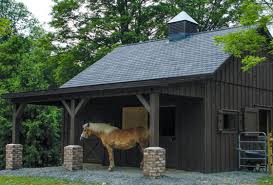 building a small horse barn conestoga