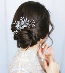These cute wedding hairstyles for short hair will look amazing on a boho bride. 10 Gorgeous Wedding Updos For Short Hair