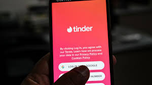 Verifying your photos, location, and social media accounts is also currently 100% free (with no credit card required). Tinder Hinge And Other Dating Apps To Show Vaccination Status Of Uk Users Cnn
