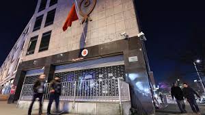 Niederlande protestieren gegen türkische einmischung. Turkei Streit Mit Niederlanden Warum Turkische Konsulate Nicht Turkisches Land Sind Stern De