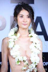 日本一美しいおっぱい”特別賞は大胆フルヌードが話題の美女 美バストの秘訣とは - モデルプレス