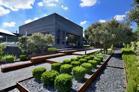 Ver más ideas sobre jardín mediterráneo, jardines, jardinería. Piedra Agua Y Luz Definen Un Escultorico Jardin Mediterraneo