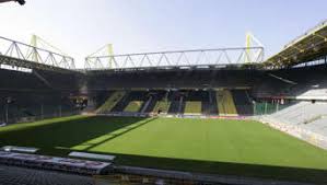 Dortmund hat ein sehr großes und schönes stadion.hier findet ihr ein paar bilder. Borussia Dortmund Geschichte Stadien Spieler Trainer Und Erfolge Bvb 09