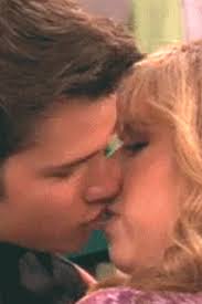 Sam takes advantage of the moment and starts a trail of kisses. Seddie Icarly Wiki Fandom