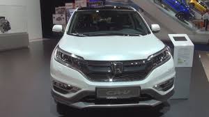 Striking a balance between passenger car and utility vehicle, it is perfect for urban dwellers — particularly young families who have to contend with narrow roads and tight parking spaces in the city. Honda Cr V 2 0 4wd Executive 2016 Exterior And Interior In 3d Youtube