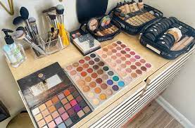 stila makeup artist essentials kit