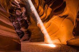 upper and lower antelope canyon