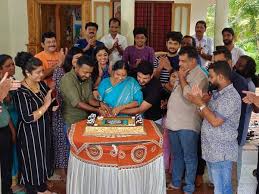 The serial is shot with full hd cameras and is only aired on the malayalam channel mazhavil manorama of. Thatteem Mutteem Actors Vishnu Unnikrishnan And Bibin George To Play A Cameo In Thatteem Mutteem Times Of India