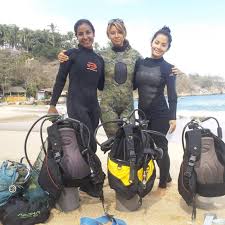 silent world divers scuba diving