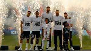 Lionel messi is a soccer player with fc barcelona and the argentina national team. Messi Gets Huge Ovation From Psg Supporters Ahead Of French League Game