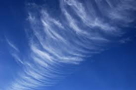 Chmury powstają na różnych wysokościach, przyjmują różne kształty i. Chmury Epodreczniki Pl