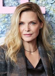 Her breakthrough in surgery area is really obvious to us since we could see her appearance that looked young and beautiful. Michelle Pfeiffer Womens Hairstyles Michelle Pfeiffer Hair Styles