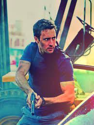 All of the primary cast members take turns with the be here. Alex O Loughlin Hawaii 5 0 Fans Facebook