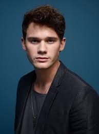 Jeremy Irvine Net Worth