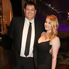 Mark andrew labbett1 is a british quizzer, television personality and bbc radio 1 dj. The Chase S Mark Labbett Splits From Wife Katie After Their Open Marriage Fails Daily Star