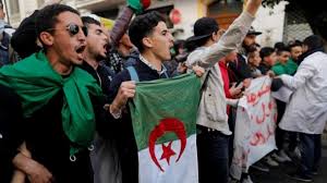 مظاهرة حاشدة بوسط الجزائر للمطالبة بتغيير النظام
