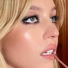 sydney sweeney s makeup photos