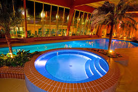 Casa contemporânea, com piscina privada aquecida (30 graus) e spa todo o ano: Piscinas Villa Rossa