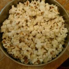 calories in 100 g of oil popped popcorn