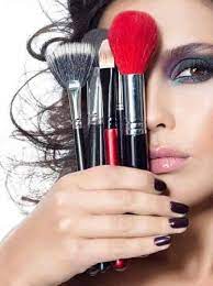 professional makeup artist in alandi