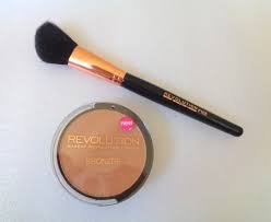 makeup revolution bronze kiss bronzer