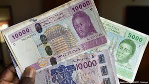 Encuentra fotos de stock perfectas e imágenes editoriales de noticias sobre world currency notes en getty images. West African States Mired In Controversy Over Eco Currency Africa Dw 18 01 2020