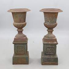 garden urns a pair on plinths cast