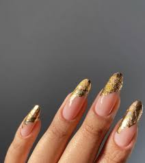 15 gold foil manicure ideas that will