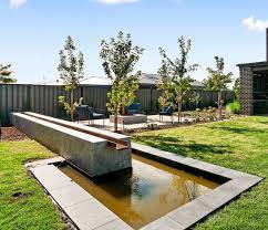 concrete water feature wall 10m with