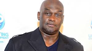 The funeral home delivers the wrong body, his cousin accidentally drugs her fiancé, and aaron's successful younger brother, ryan, flies in from new york, broke but arrogant. Martin Cast Comes Together To Attend Tommy Ford S Funeral We Laid Our Brother To Rest Entertainment Tonight