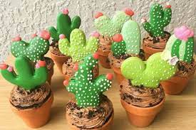 Agar makin cantik, kamu bisa hiasi pot kaktus dengan tali atau pita dan berikan ucapan terima kasih di sisinya. 5 Kreasi Unik Kue Macaron Berbentuk Kaktus
