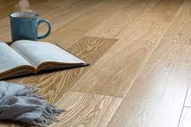 choosing laminate flooring colors for a