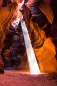 upper antelope canyon light beam