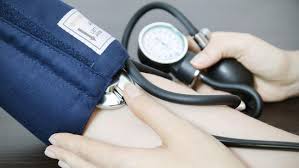 Tips menurunkan tekanan darah tinggi berikutnya adalah membatasi rokok dan minuman beralkohol. Cara Menurunkan Tekanan Darah Tanpa Perlu Minum Obat