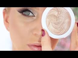 how to apply highlighter strobing