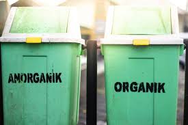 Ini adalah karya tulis tentang pengolahan sampah. 5 Cara Mengelola Sampah Di Dalam Rumah