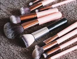 how to clean makeup brushes naturally