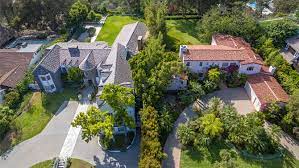 Still married to his wife rita wilson ? Tom Hanks Sells Two Houses In Pacific Palisades Variety