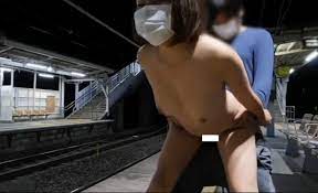 個人撮影 ゆずころね（ちょこころね） 駅構内で全裸露出ハメ撮りする変態素人カップル 動画 | 露出羞恥に魅せられて～露出エロ動画まとめ～